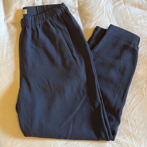 Babaton Cropped Navy Crepe Pants - Picture 2 of 3